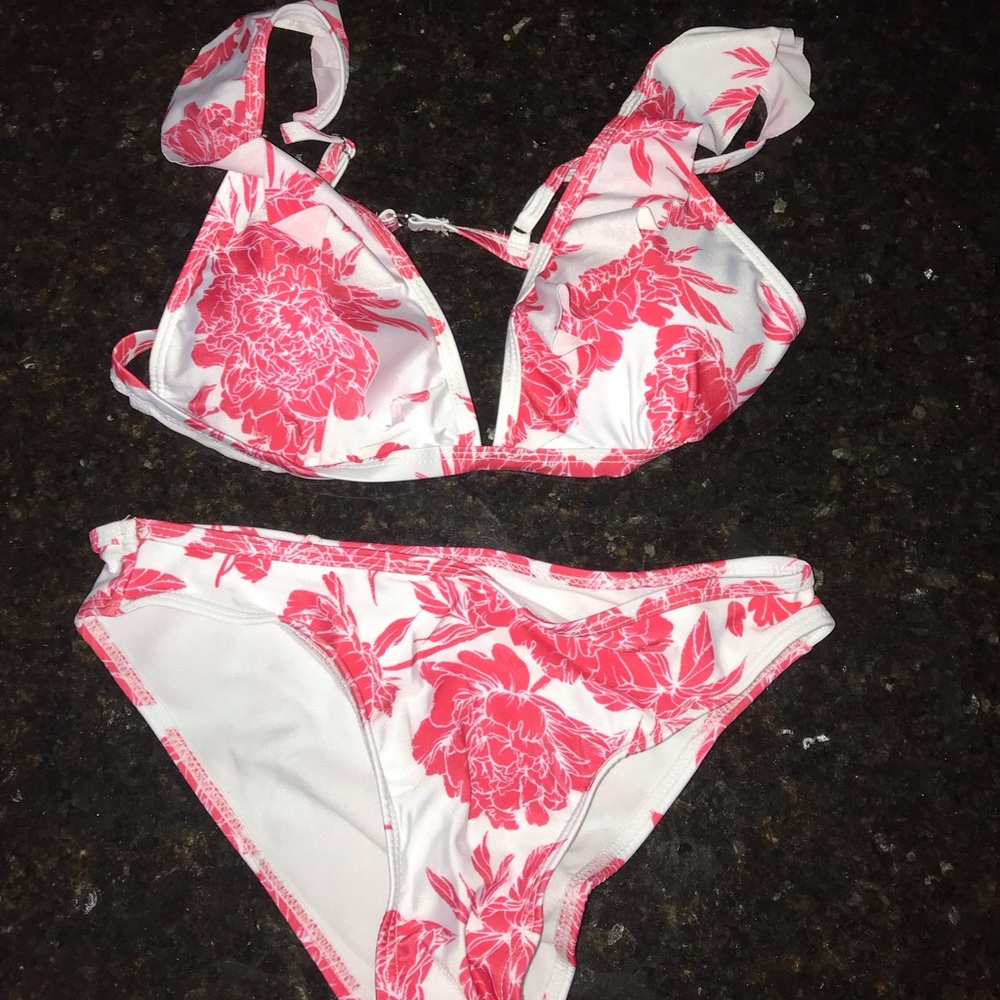 Ruffled strapped bikini